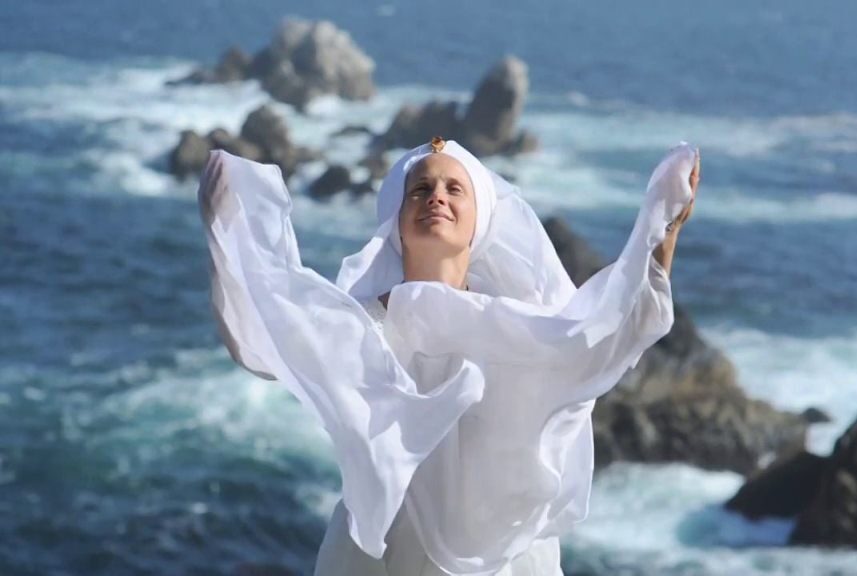 SÜDAMESSE RAHU I Eestisse tuleb Snatam Kaur, et aidata tuua rahu südametesse Naad jooga abil