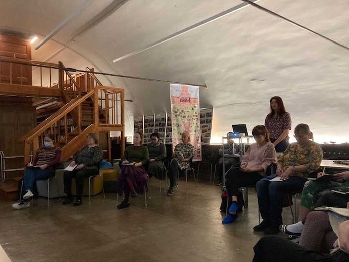 Pärnu Vanalinna Põhikooli raamatukogus toimub biblioteraapia, mis aitab saavutada paremat enesetunnet