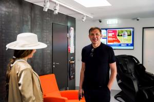 Urmas-Soorumaa-Sky-Plus-Hommikuprogrammis-Foto-GoodNews-Evelin-Kruus-007-Urmas-Soorumaa-ja-Monika-Kuzmina